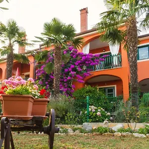 Apartment Mirjana